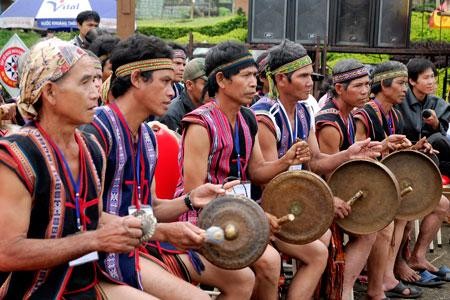 Gongs keep Chau Ro's cultural identities alive - ảnh 1